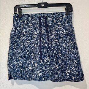 Athleta Midtown Skort Blue Gray Grey Speckle Print Tennis Golf Pickleball Sz 2